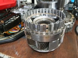 Ce se întâmplă când intră apa în cutia automată?