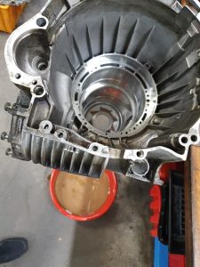 Ce se întâmplă când intră apa în cutia automată?