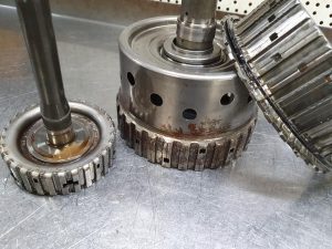 Ce se întâmplă când intră apa în cutia automată?