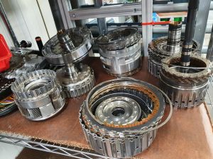 Ce se întâmplă când intră apa în cutia automată?