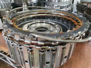 Ce se întâmplă când intră apa în cutia automată?